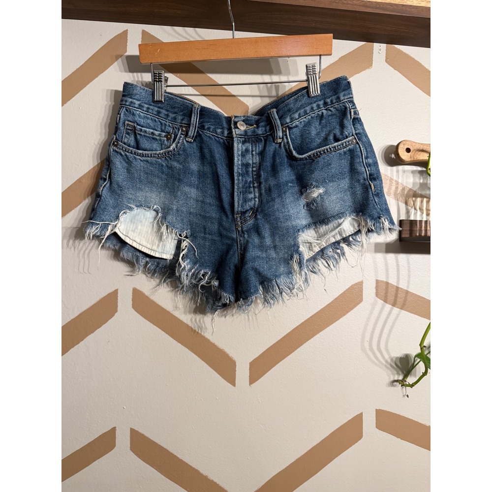 We The Free Distressed Shorts Women 26 Blue Denim Cut Off Frayed Raw Hem
